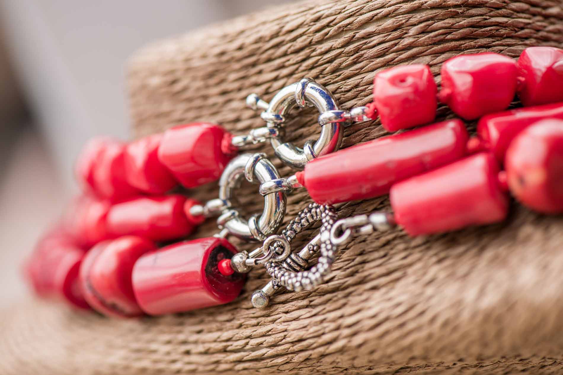 Here's how to easily clasp a bracelet by yourself